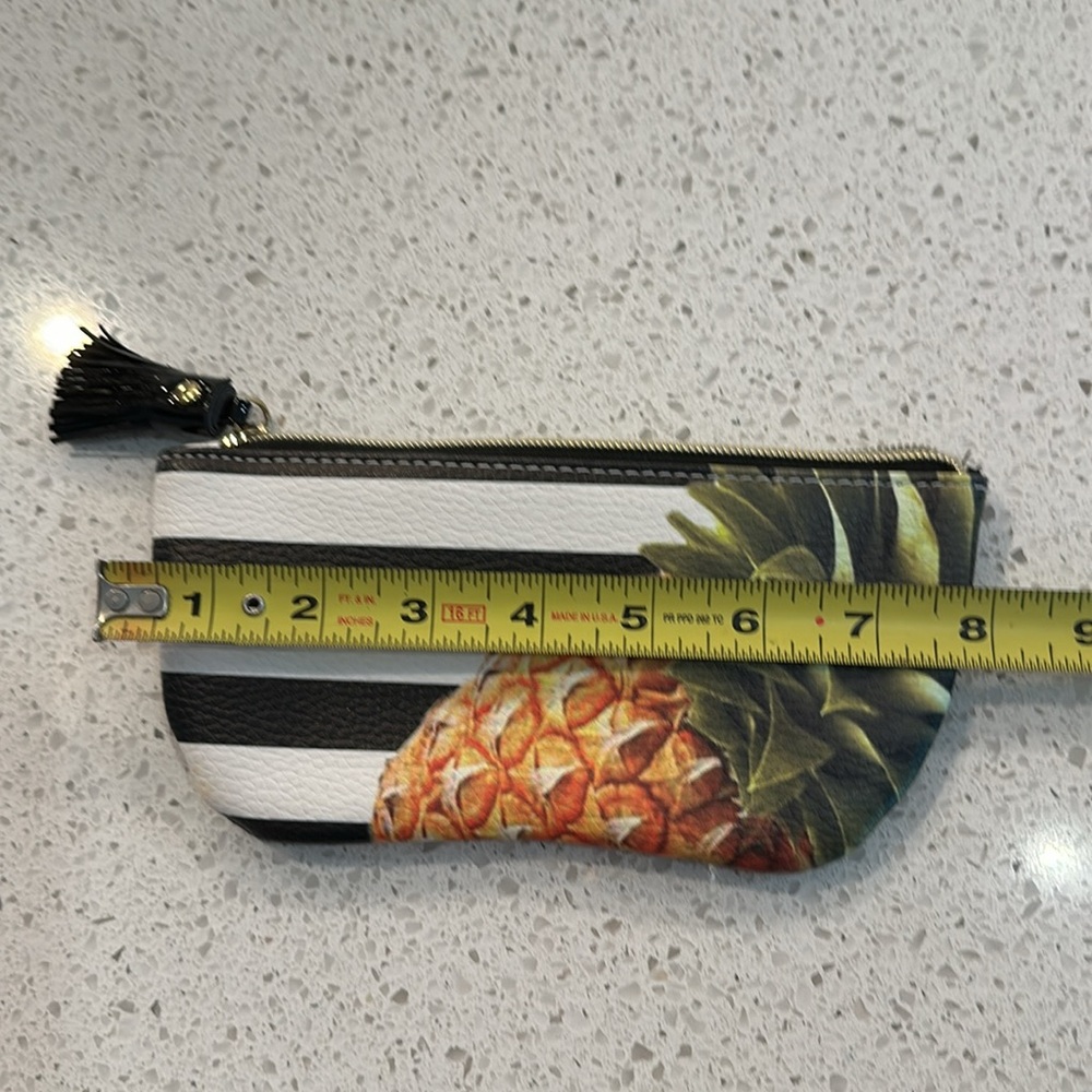 Makeup Pouch - Picture 4 of 5